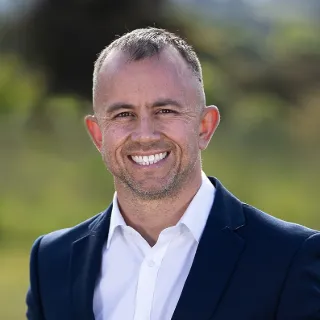 Cayne  Moar - Real Estate Agent
