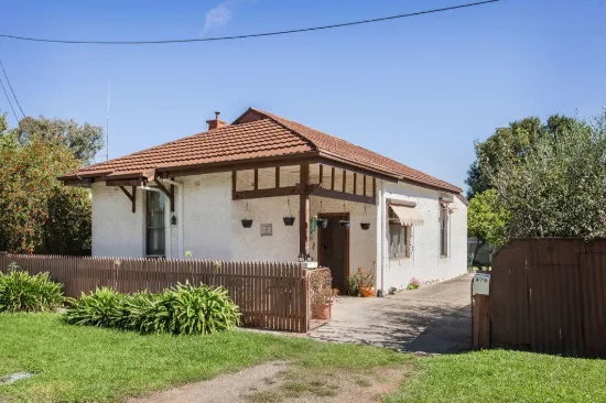 Character & Potential - Sought After South Albury Location