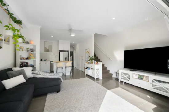 Spacious Dual Master Townhouse in Prime Coombabah Location
