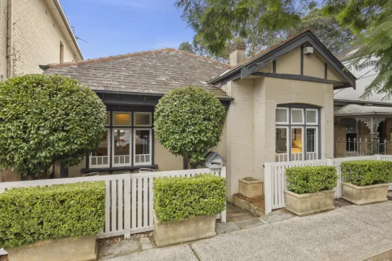 Superb Period Cottage in a Peaceful Convenient Address