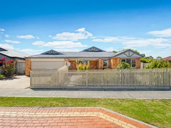 EXCEPTIONALLY SPACIOUS FAMILY HOME WITH SIDE ACCESS