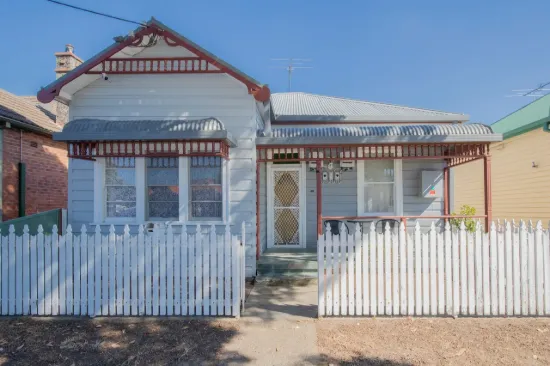 Hamilton classic home in charming setting with spacious living and meticulous presentation