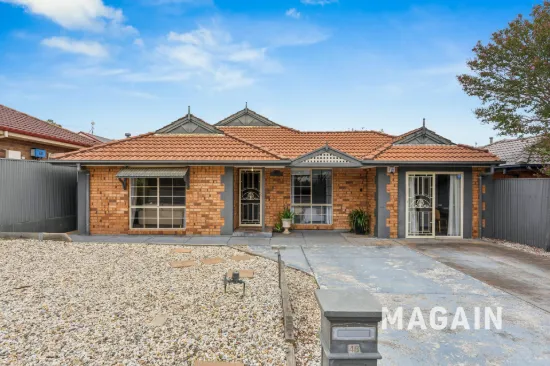 Spacious, Charming & Move-In Ready Family Home in Aberfoyle Park!
