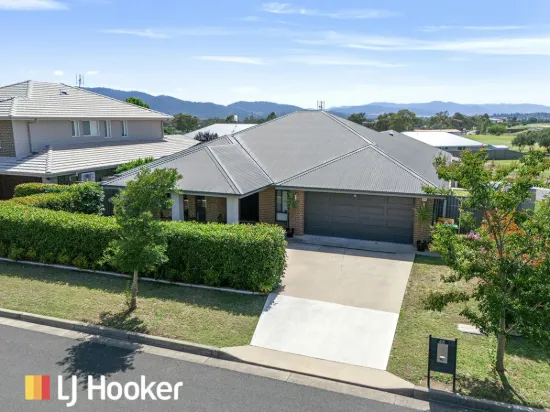 Luxury Living in The Peak, A Premier Lifestyle Overlooking the Longyard Golf Cou