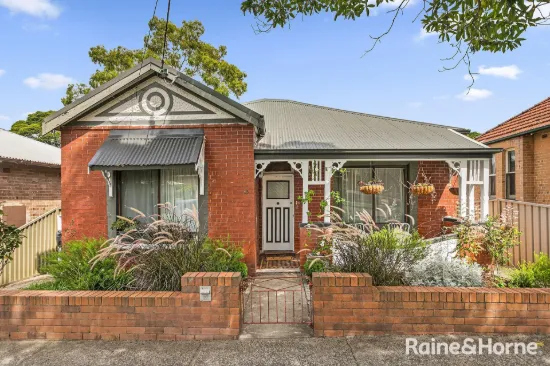 Classic Family Home In Prime Carlton Setting