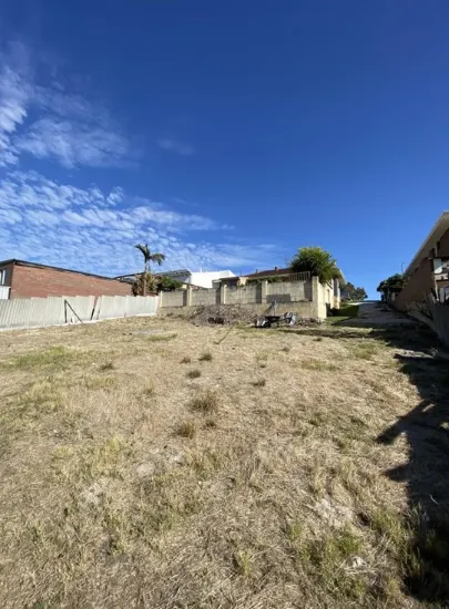 VACANT LAND - BAYSWATER BORDER