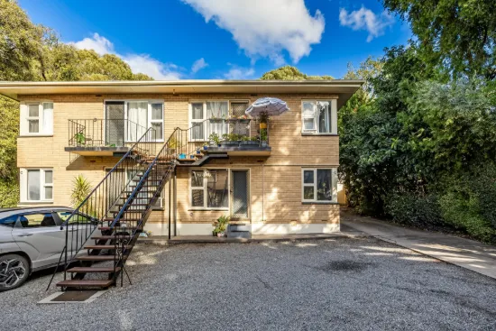 Light & Bright unit within walking distance to the Parade