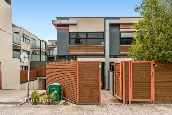 Courtyard entertainer in a boutique block