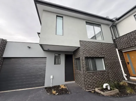Near New Townhouse!!