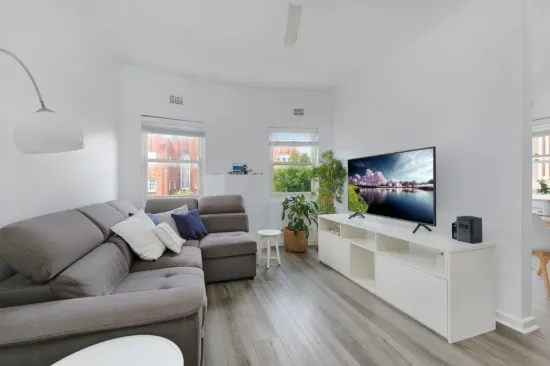 Renovated Art Deco Apartment in the Heart of Coogee Village