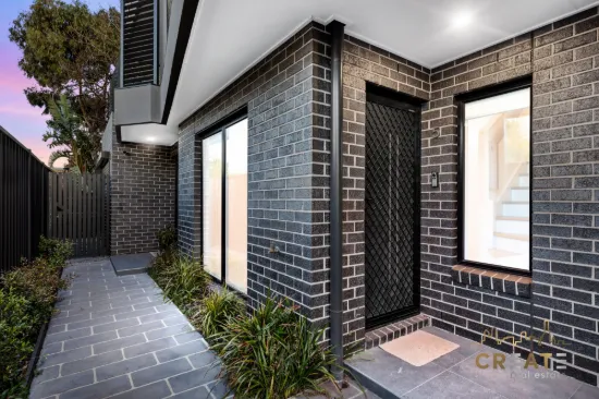 STUNNING EXETUTIVE-STYLE HOME FOR SALE 