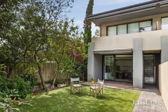 Apartment distinction: rare, private, generous garden