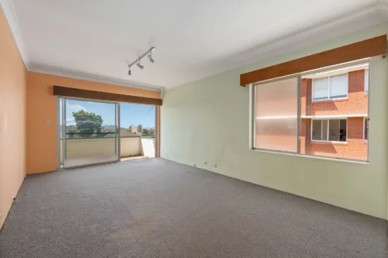 Original North Facing Top Floor Apartment With Double Lock Up Garage 