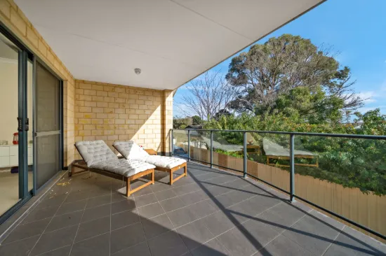 Lifestyle you can only dream of - Leave your new townhouse for a short walk, grab a latte and enjoy the foreshore atmosphere.
