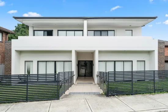 Spacious Villa Style Unit with a Large Private Yard