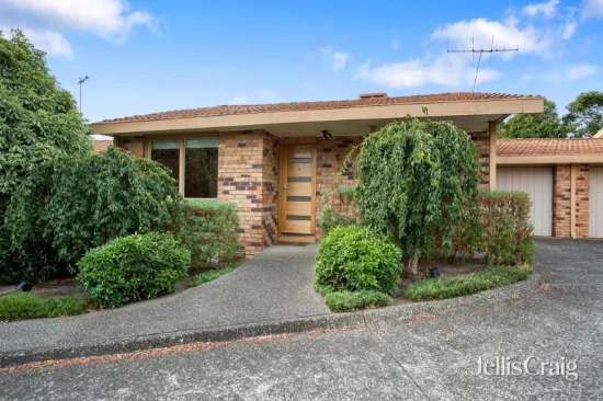 Bright, Inviting Living In A Lifestyle Location