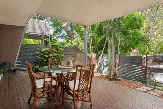 Single Level Rainforest Retreat - Sparking In-Ground Pool