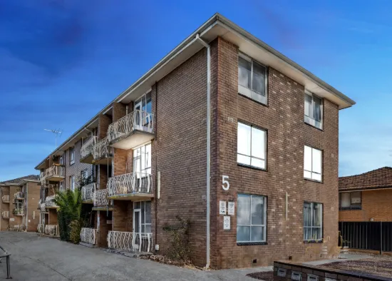 PARK VIEWS, PRIME LOCATION-THE PERFECT FIRST STEP OR INVESTMENT