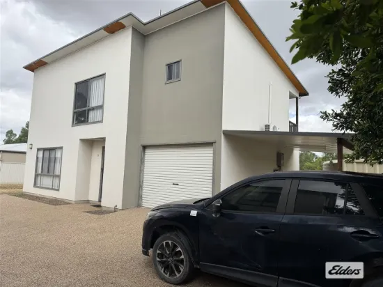 PRIVATE & WELL-KEPT TOWNHOUSE 