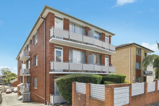 Sunlit North-Facing Apartment with Lock-Up Garage in Prime Location
