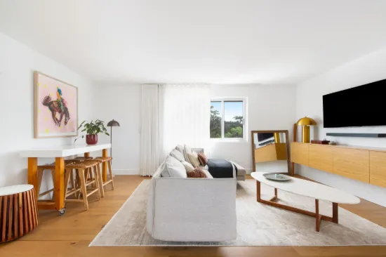 A Boutique Designer Home, Sunshine, Space And Views Between Queens Park And The Village