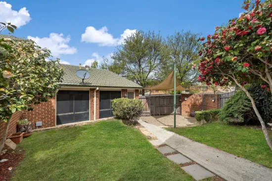 Exceptional three-bedroom townhouse close to shops, schools and public transport