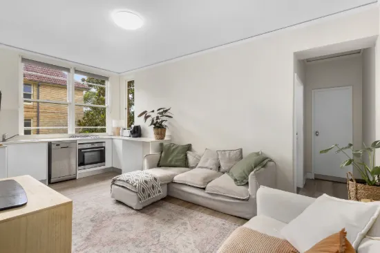EASTERN HILL ELEGANCE - A RENOVATED GEM