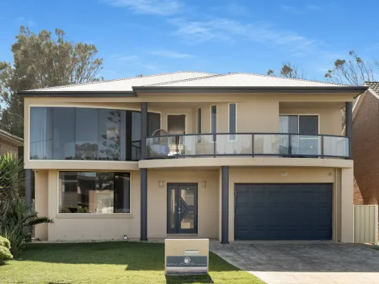 Ocean Views – 110m to Berrara Cove!