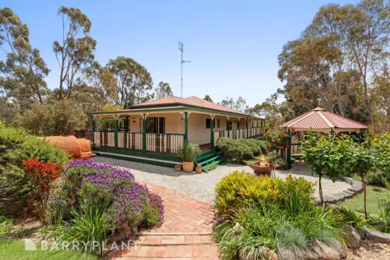 COUNTRY CHARM WITH MODERN COMFORTS