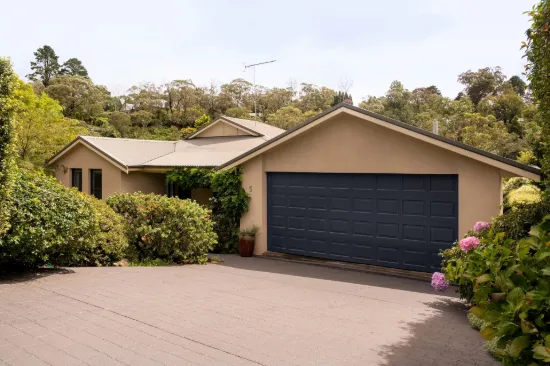 Elegant Living in a Peaceful Leura Cul-de-Sac