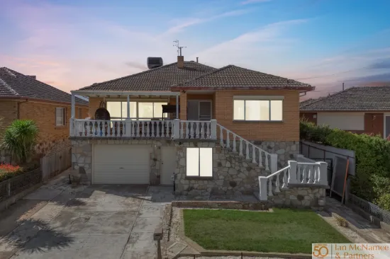 Versatile Dual-Living Family Home in a Convenient Location