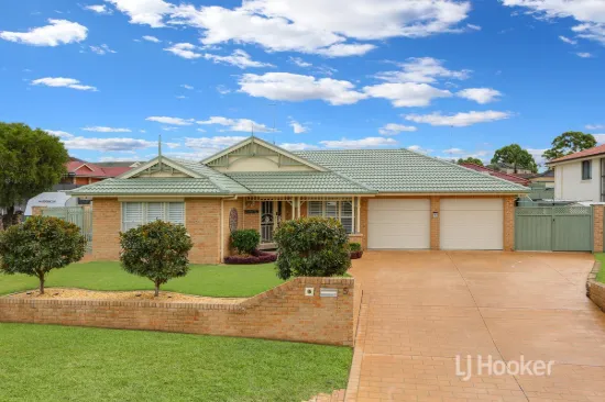 Immaculate 5-Bedroom Family Home With Inground Pool on 742m2 Corner Block! Prest