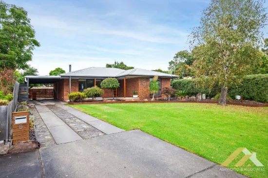 STYLISH, FULLY RENOVATED AND READY TO ENJOY