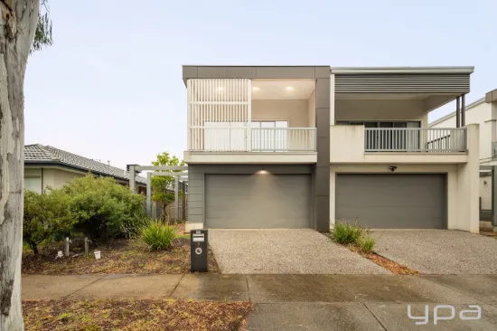 CONTEMPORARY LIVING IN RIVERWALK!
