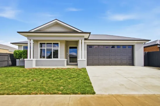 Near New Contemporary Build - Quality, Space & Style All in One