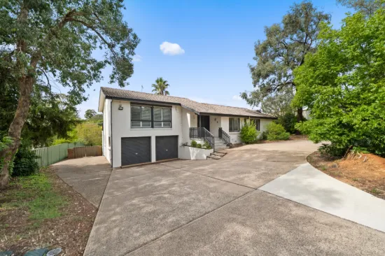 Spacious Double-Storey Family Home with Large Bedrooms & Swimming Pool