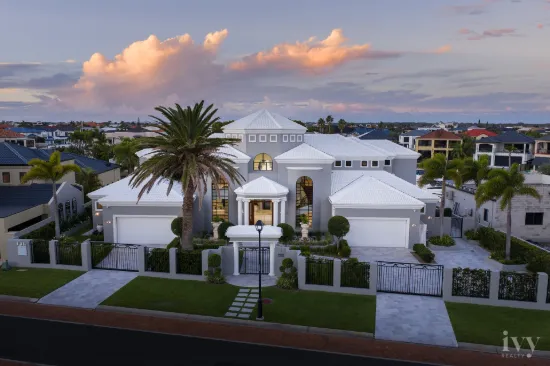 Majestic Mid-Century Floridian Mansion: The Jewel of Sovereign Islands