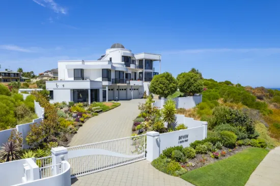Spectacular Oceanside Retreat