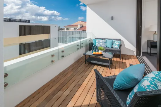 Quiet, North-Facing Top-Floor Apartment with All-Day Sun
