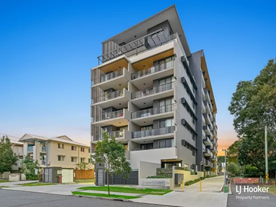 Prime Walk-To-Everything Address near Garden City