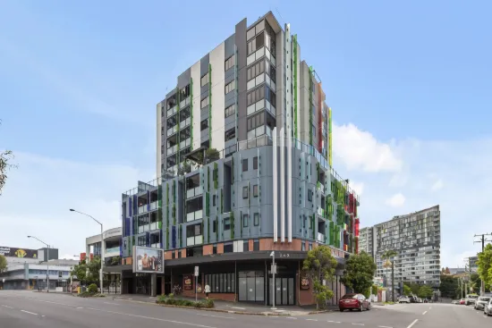 Stylish Elevated Inner-City Living with Fantastic Rooftop Amenities