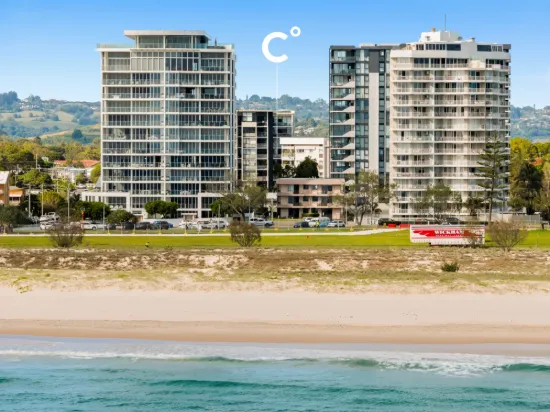 Contemporary Coastal Apartment with Seamless Living Near Kirra Beach