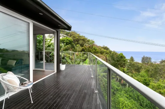 Leafy Beach House with Self Contained Apartment!