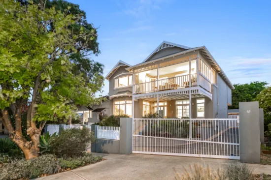 A BEAUTIFULLY REIMAGINED COASTAL RESIDENCE