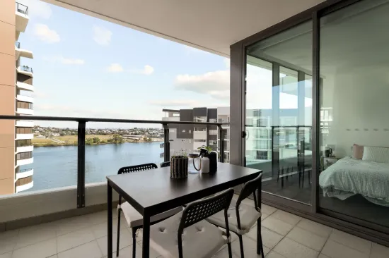 Stylish Portside Apartment with River Views
