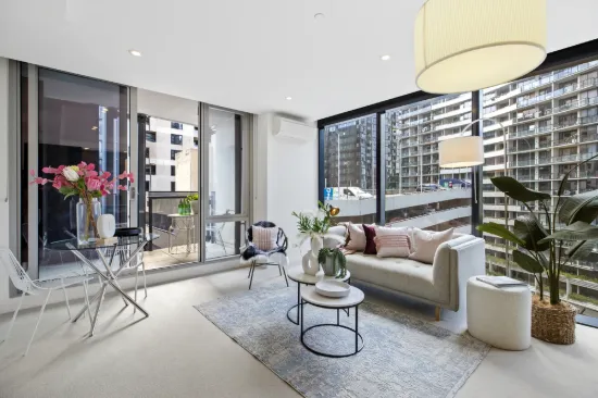 Spacious & sunlit South Yarra gem
