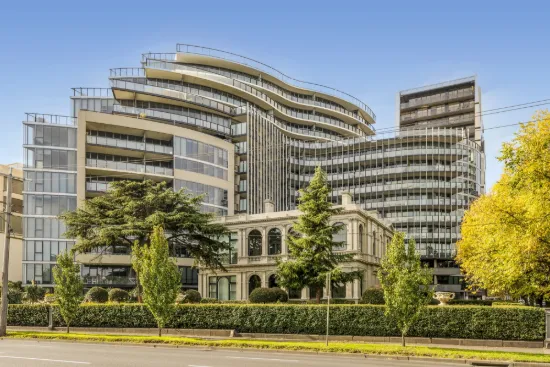 Premier Lakeside Living