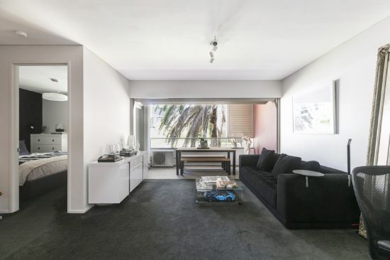 Award-winning village apartment with alfresco design