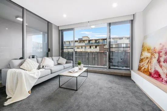 Luxury One-Bedroom + Study in Meriton's 'Evoke' Complex