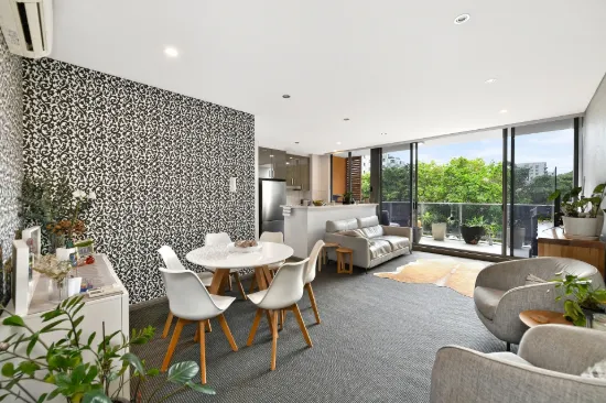 Contemporary Apartment in Prime Rosebery Location